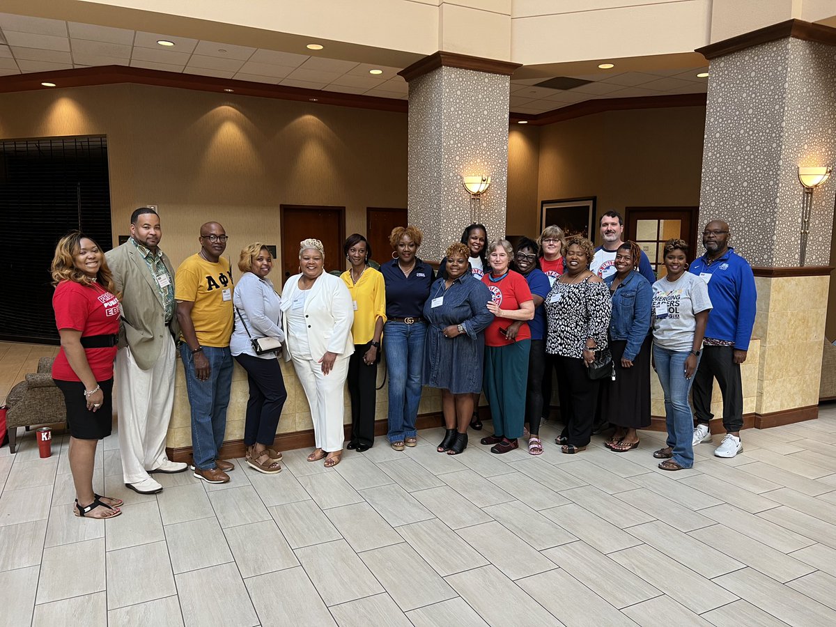UnitedShelbyUEA's tweet photo. The past four days were filled with learning and fellowship with the UEA Leadership team. The @TEA_teachers Summer Leadership Academy was amazing. I hope you can recognize some new faces among this group. This work takes all us! #StrongerTogether #UEA #TEA #NEA #emergentleaders https://t.co/PYB9wdIcMk
