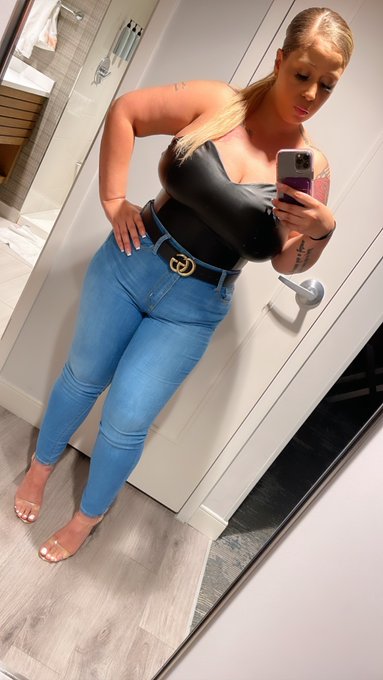 Retweet if u think I&rsquo;m cute 😏🥰❤️ https://t.co/9opqpD5v27