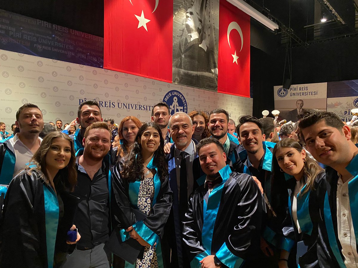 Bugün Piri Reis Üniversitesi 2022 yılı mezunu öğrencilerimizi coşkulu bir törenle uğurladık. 
Hepsinin yolu ve bahtı açık olsun.
#mezun #öğrenci #üniversite #fakülte <a href="/pirireisuni/">Piri Reis Üniversitesi</a>