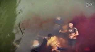 تغير لون نهر دجلة مرتين : مرة باللون الأزرق ومرة بالأحمر
المرة الاولى:  تغير إلى اللون الأزرق في زمن دولة العباسيين 
بسبب إتلاف أحاديث أهل البيت(ع) وكتبهم 
المرة الثانية : تغير لون دجلة إلى اللون الأحمر
بزمن دولة ما يُسمى داعش بسبب دماء شهداء مجزرة سبايكر 

#مجزرة_سبايكر