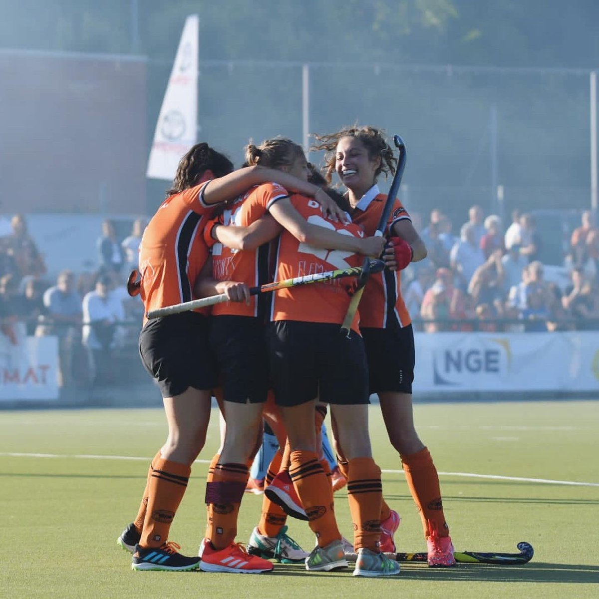FF_Hockey's tweet photo. Les joueuses de l’Iris Hockey Lambersart  sacrées championnes de France d’Elite Dames 🏆 

Victoire 3-0 !

📸 Cédric Martin https://t.co/ok08NN5YhJ