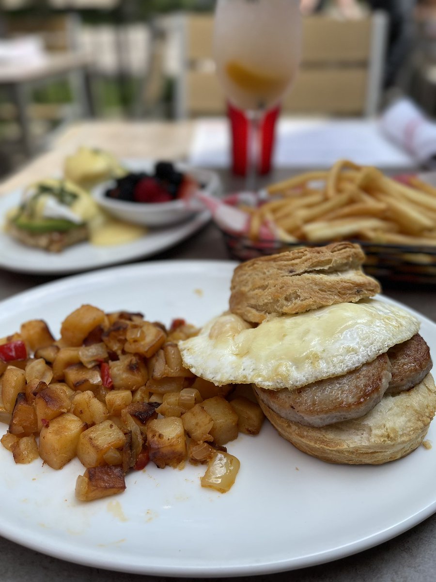 Brunch at <a href="/SmackShackTC/">Smack Shack</a> was so good! <a href="/saradockendorf/">Sara Dockendorf</a> always has the best ideas!