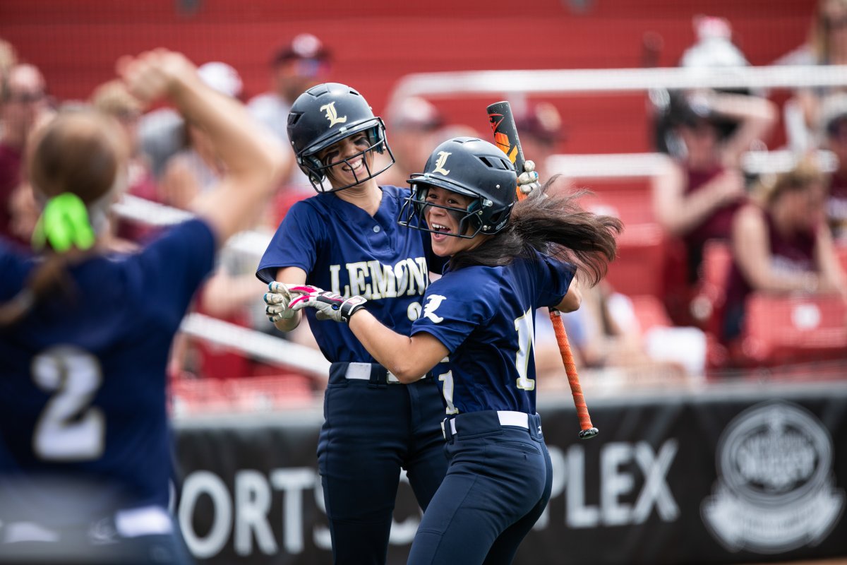 VincentDJohnson's tweet photo. Stealing the title!
Lemont's Maya Hollendoner, bunts, hustles out a hit, before stealing second, then third and home on a throwing error, to beat St. Ignatius 1-0 for the 
@IHSAState 3A #softball championship. @TBaranek's story &amp; more pics @SouthtownSports.   @Lemont_Softball https://t.co/TY3VXE7Qe3
