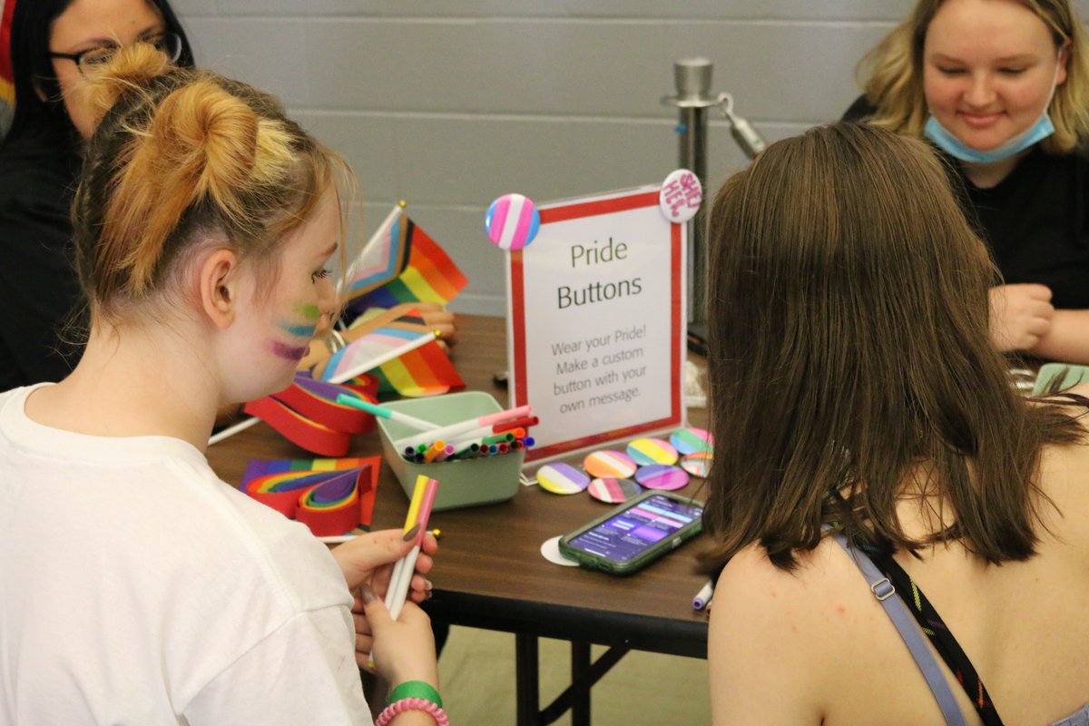 SpfldMuseums's tweet photo. Everyone’s having a blast during Family Pride Day #AtTheMuseums! What’s been your favorite activity so far?
#FamilyPrideDay #Pride #Fun #Activities #SpringfieldMuseums https://t.co/3bDEfB3B2L