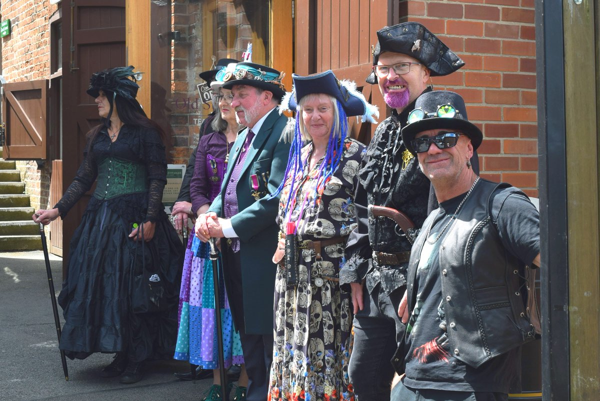 ilkcam's tweet photo. There were some colourful characters at the Steampunk Extravaganza at the @Erewash_Museum today. https://t.co/lhBSe2jonG