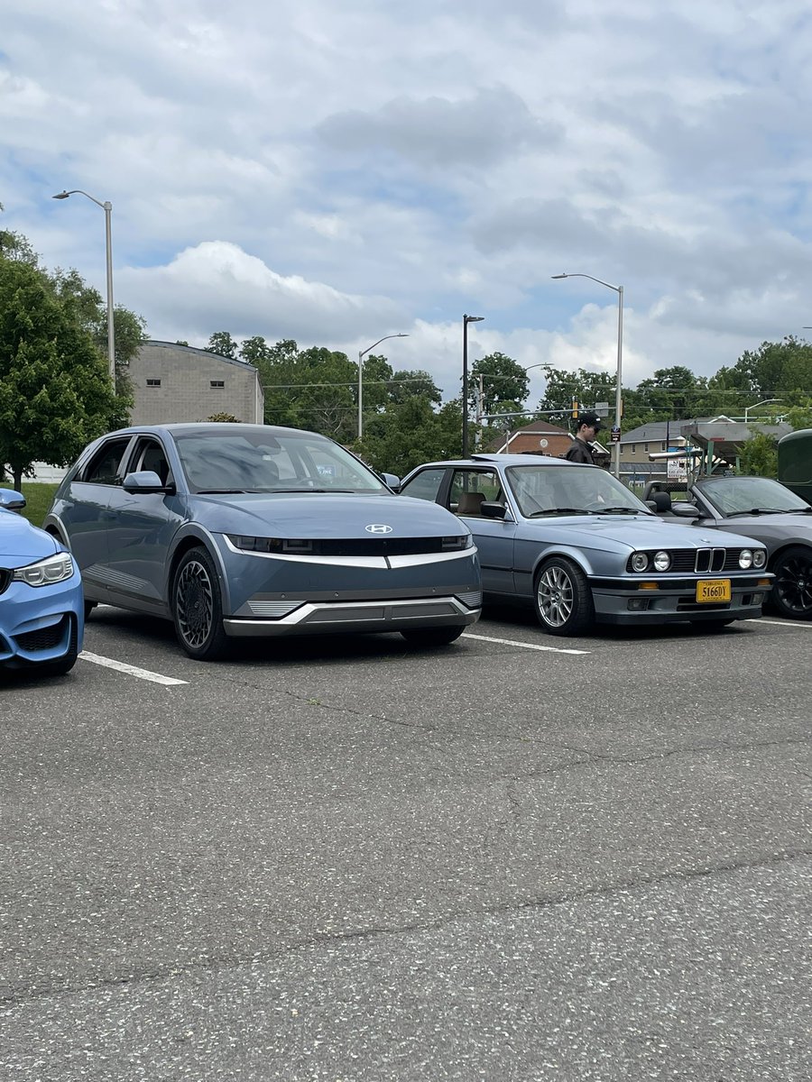 GaytonaUSA's tweet image. i don’t think y’all realize how out-of-scale the ioniq 5 is