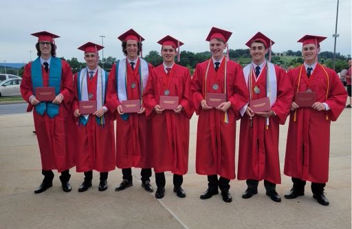 CVBoysVB's tweet photo. Congratulations to our 2022 graduates…onward and upward!  #alwaysoneteam https://t.co/8Zr6lEnk8x