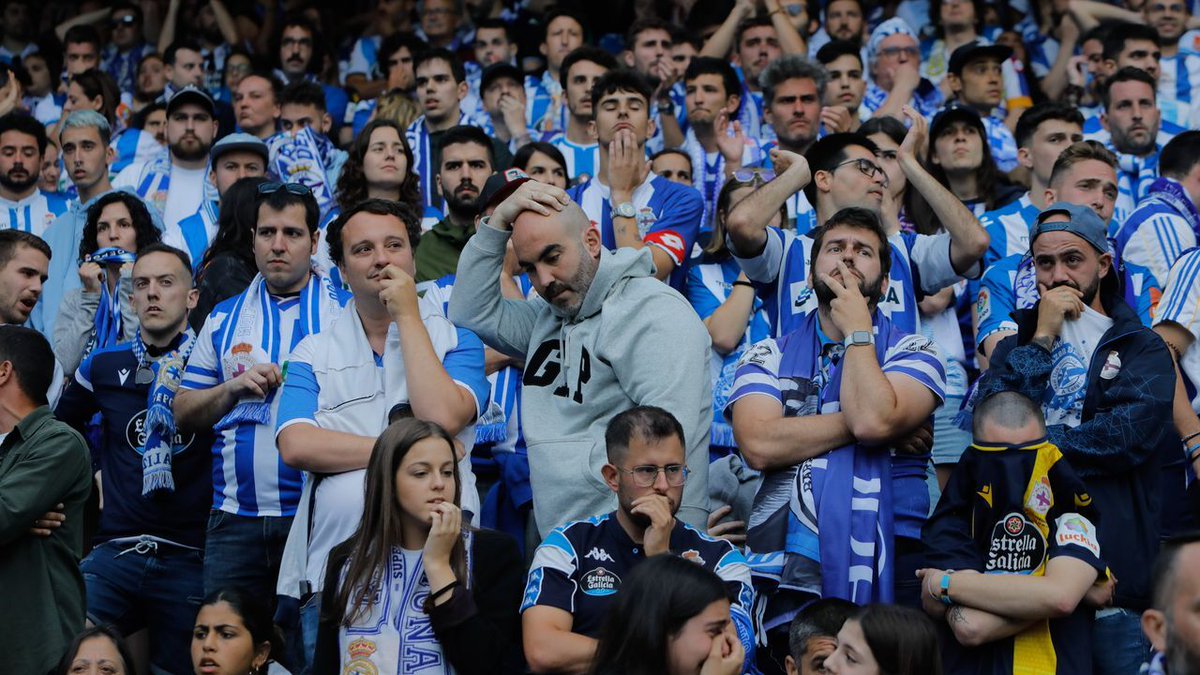 lavozdegalicia's tweet photo. ÁLBUM 📷⚽👉El deportivismo llora su sueño del ascenso https://t.co/vOluhPIrtL https://t.co/xKdPW3oTLw