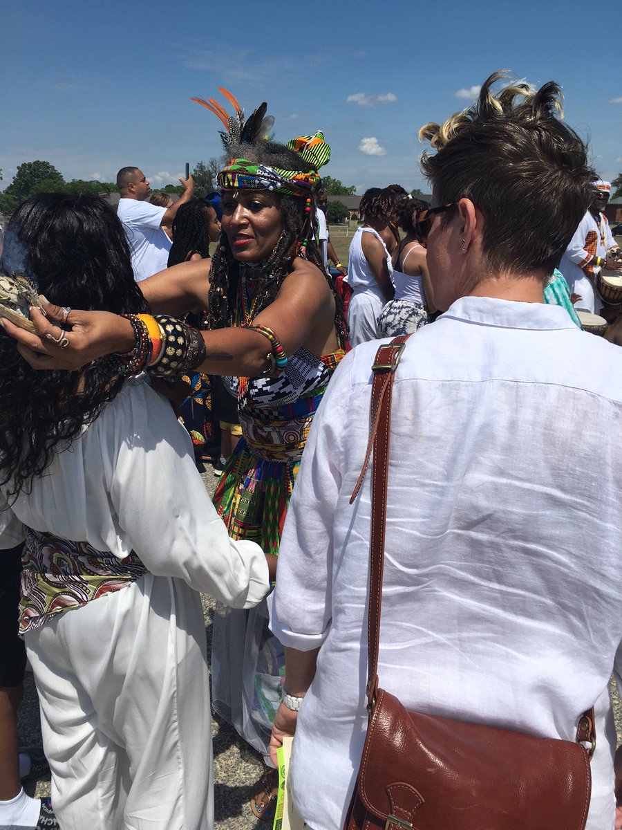 MelkiJRussell's tweet photo. 11TH ANNUAL INTL DAY OF REMEMBRANCE HONORING THE  AFRICAN ANCESTORS OF THE MIDDLE PASSAGE: #sankofaproject 
Hampton,Virginia the location where the 20 or so Africans first arrived in 1619 #BlackHistory https://t.co/PyrbsfmKcg