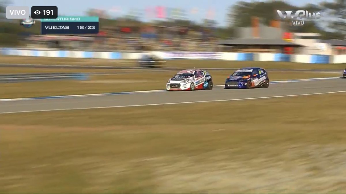 Vuelta 18: excelente maniobra de <a href="/Guillelaguardia/">Guillermo Laguardia</a> para superar a <a href="/andrelafon/">Andre Lafon</a> y tomar la punta de la carrera