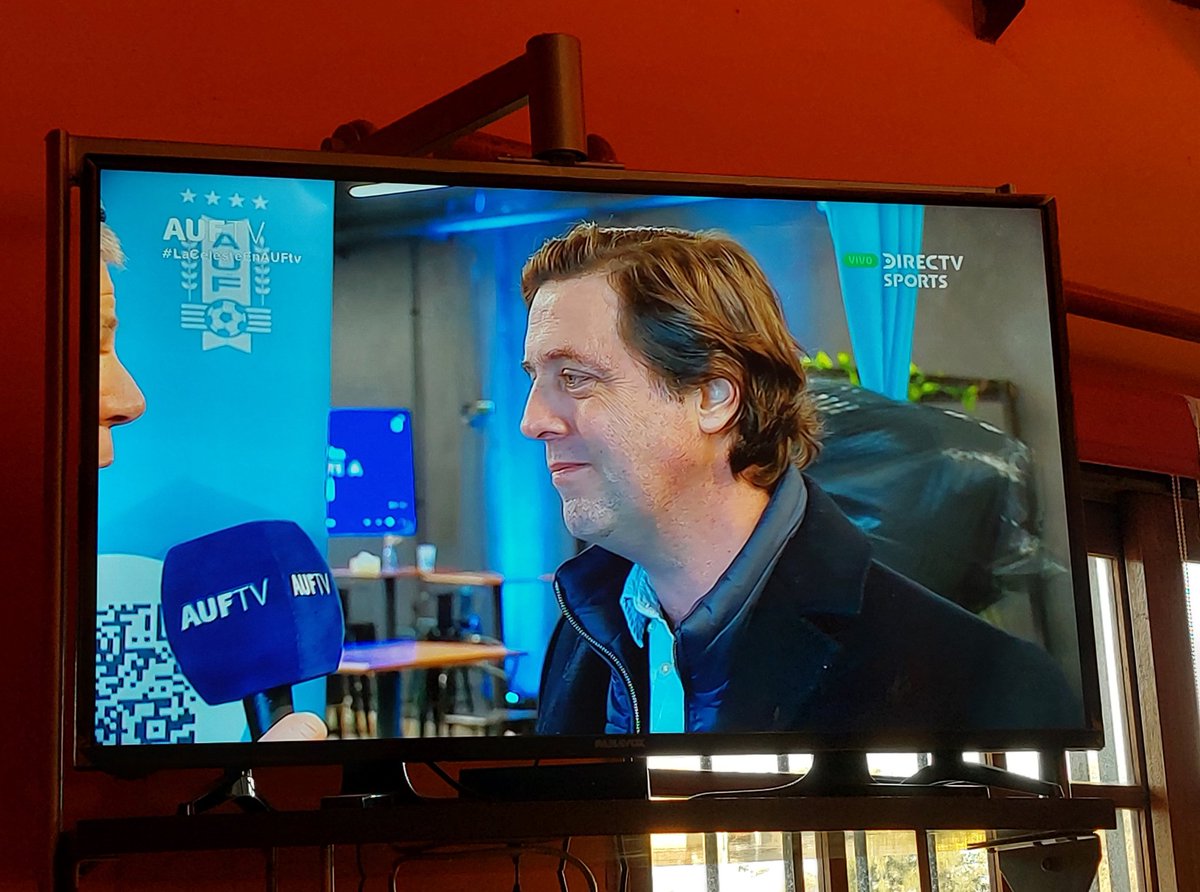 pillolarrea's tweet photo. Jajaajaja!!
 Metieron a 50 periodistas en la previa de @auftvoficial. Me alegra por alguno de ellos: Piñón, De León, Basorelli,etc.  Pregunto: y el que más luchó por la "independencia": Mario Bardanca .. no está? .. eso se llama "FALTA DE MEMORIA" IMPRESENTABLES !!! https://t.co/PVPhXbJtHI