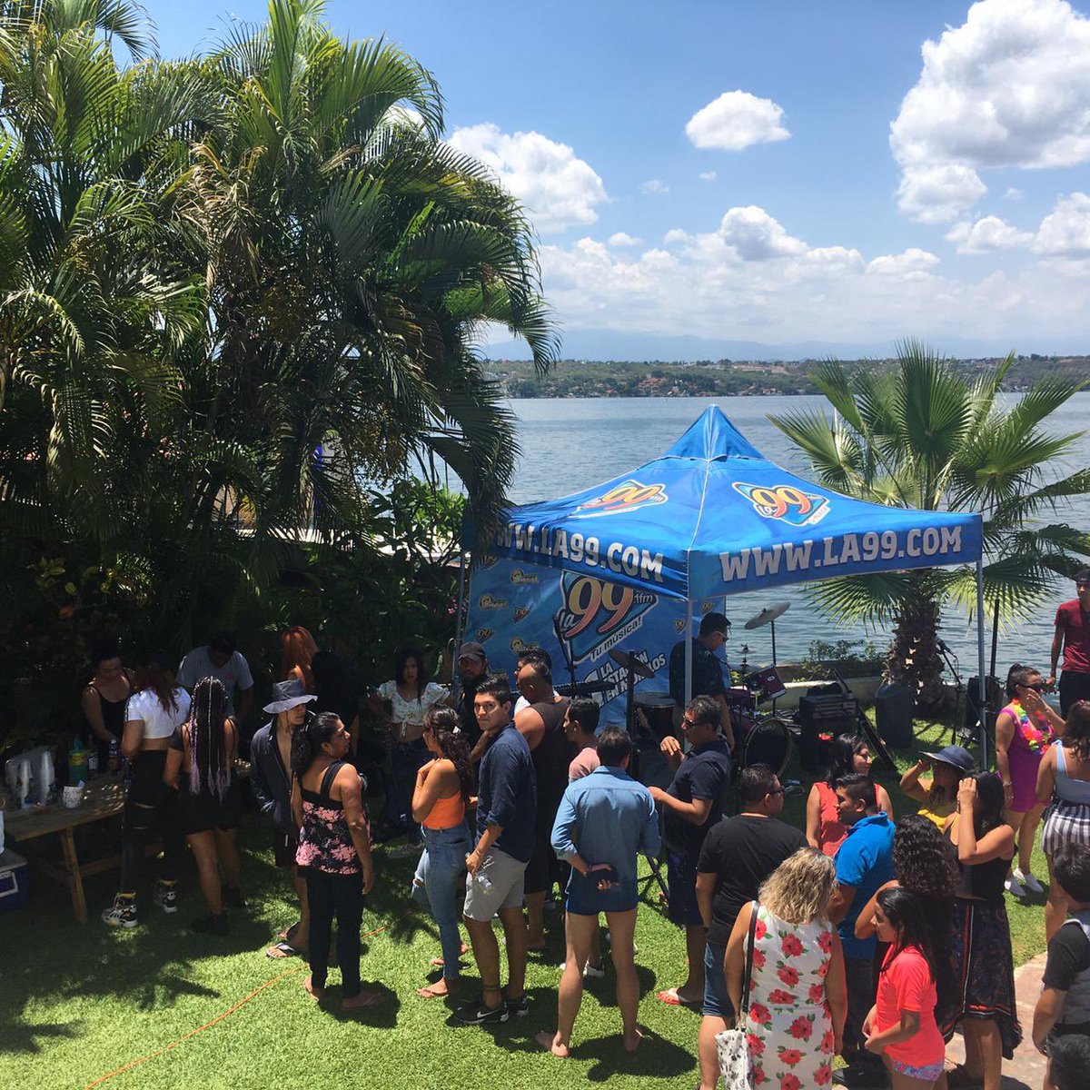 YODEBUENAS's tweet photo. #PoolParty99 en Bungee Teques!
@La99fm https://t.co/Dgo1jz2KkF