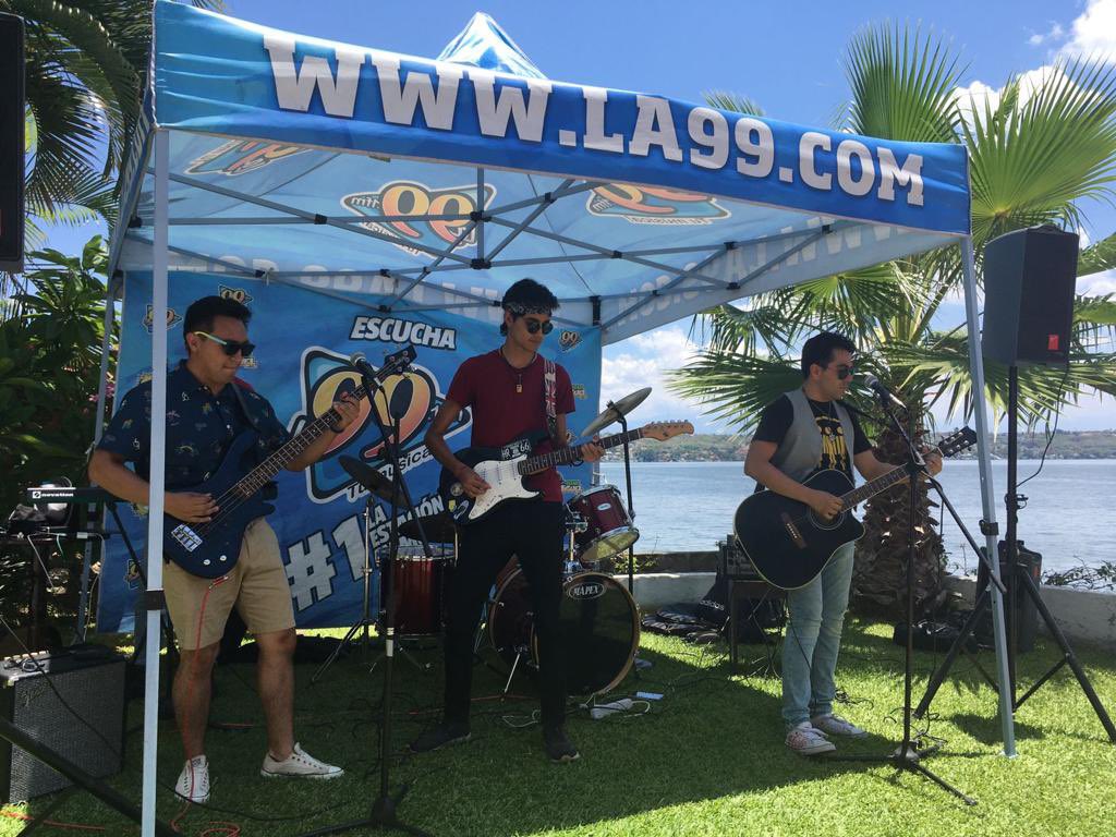YODEBUENAS's tweet photo. #PoolParty99 en Bungee Teques!
@La99fm https://t.co/Dgo1jz2KkF