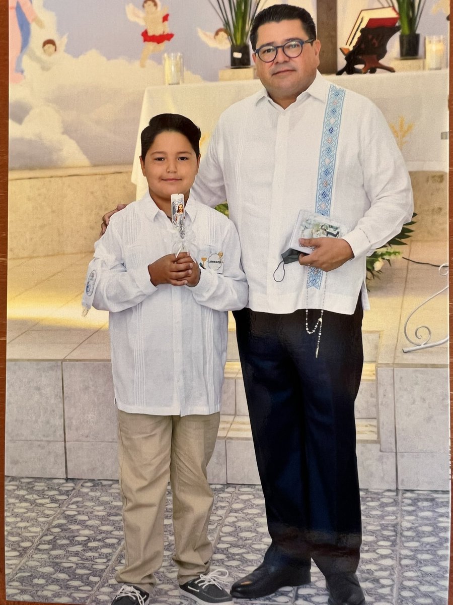 Hoy acompañe a mi querido ahijado Lorenzo Mancusso como padrino en su primera comunión!! Felicidades ahijado!!