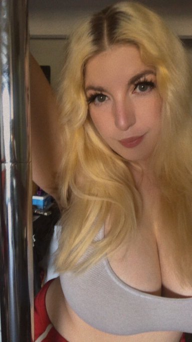 playing on the pole for a little bit today!   https://t.co/dcu2lakLqD https://t.co/mYtnfOCYut