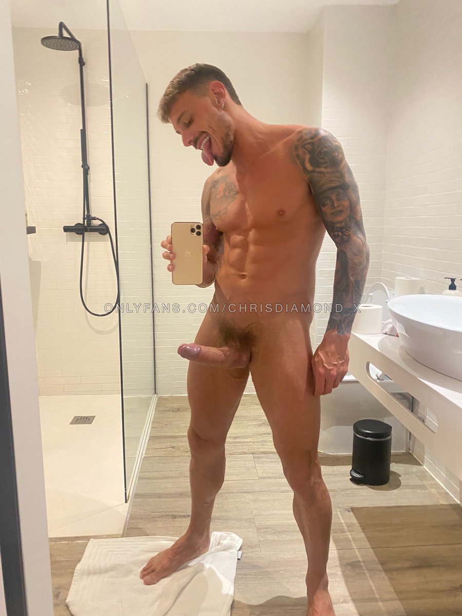 ALONEWITHCHRIS tweet media