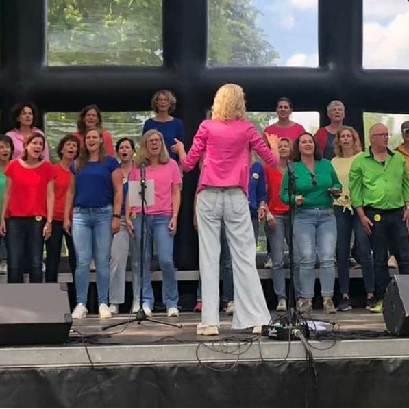 Het was eindelijk zo ver! Vandaag voor het eerst weer 2 x op mogen treden bij Amusing Hengelo! Erg goed weer, goede zin en een hoop gezelligheid. Het eerste optreden was helaas zonder dirigente en het 2de optreden gelukkig met! 

Kortom wij hebben genoten!