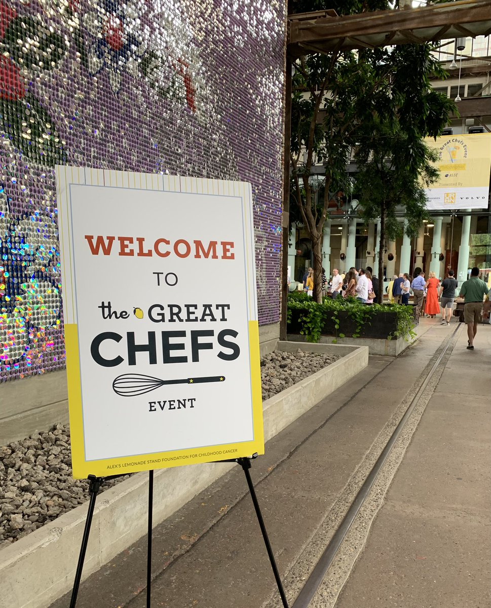 Strolling and snacking this afternoon with some of the top chefs. Ran into some @CBSPhilly #family on the scene.  #raffle #auction <a href="/greatchefsevent/">The Great Chefs Event</a>