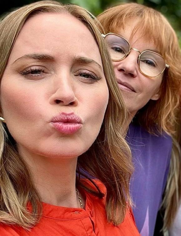 o verdadeiro amor da minha vida tem nome e sobrenome e se chama emily olivia leah blunt