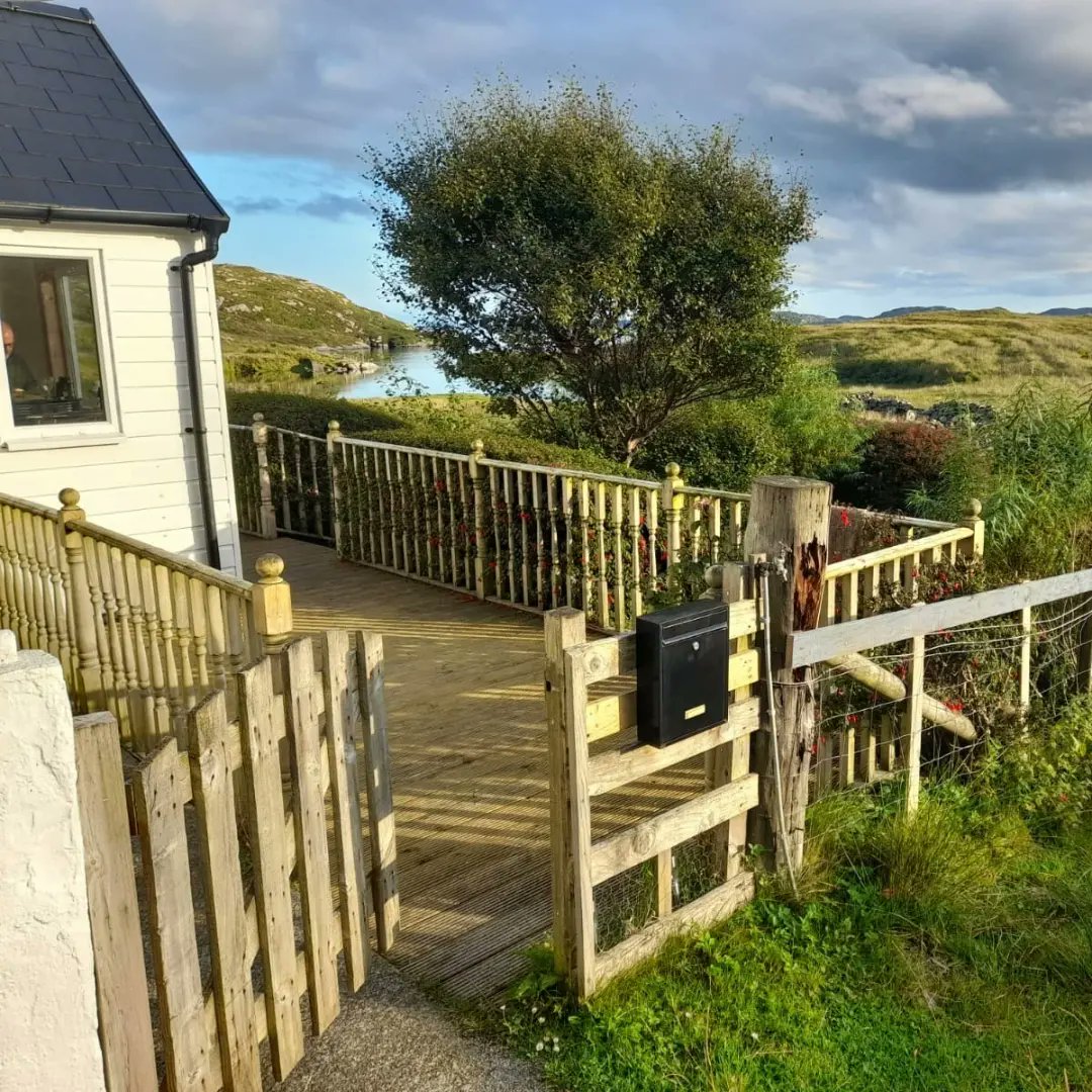 Strathview1's tweet image. Lovely comments from guests this year. "Really enjoyed the cottage and the views from the sun lounge. Loved the way the cottage has been furnished and decorated - very tastefully done. Loved the welcome tray  set up the holiday nicely!"
#isleofharris
#outerhebrides
#visitscotland