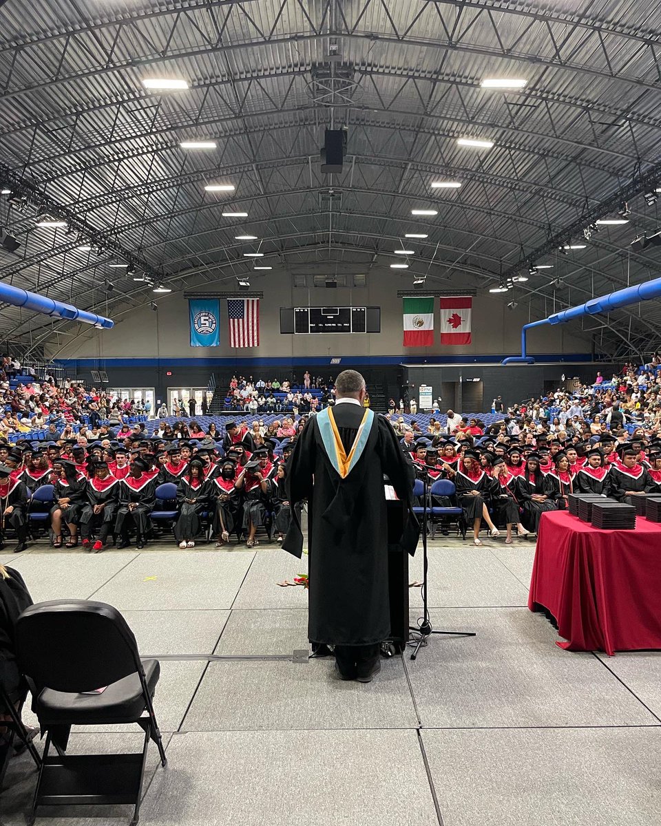 GrahamRedDevils's tweet photo. Graduation 2022! Congrats to all of our graduates! We are so proud of you! You have made and continue to make #GrahamGreat! #OnceARedDevil #AlwaysARedDevil ❤️🖤 https://t.co/0mVJDhFRjg