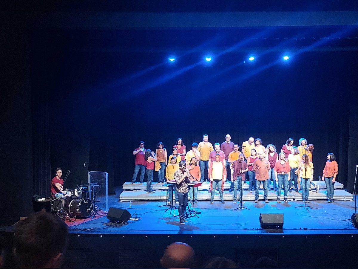 margaridafeliu's tweet photo. 2 hores de gospel. Una gran actuació #TheBeatingSouls i @MasGospel. @AjuntamentSeva @osonaambelsnens https://t.co/JWCOSYLQzP