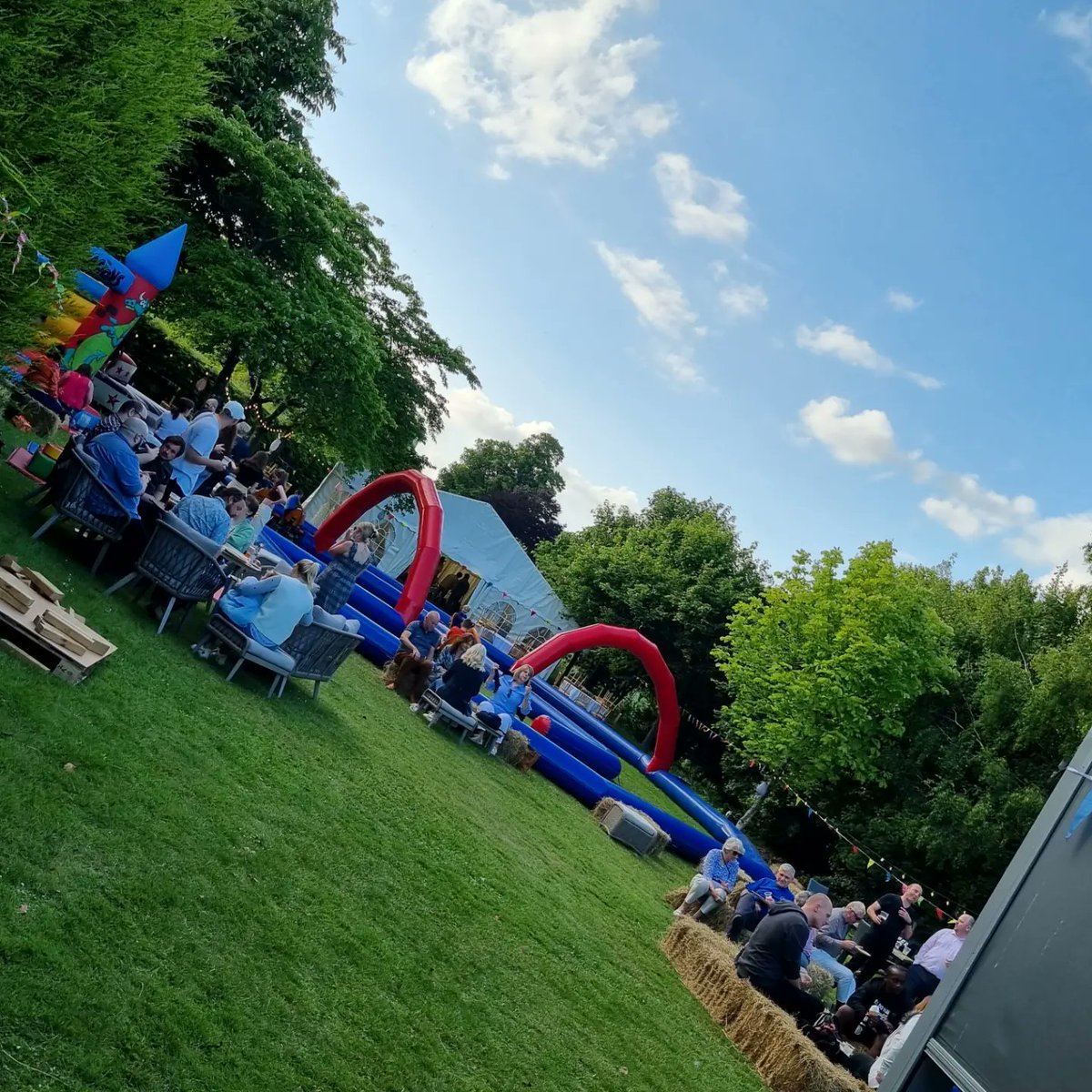 ROBNEALshowman's tweet photo. So much fun this Corporate gig was last night for Leisure Grow in Hinxworth. Was lovely to do this a 2nd year running, great to see familiar faces along with new ones ♣️❤️♠️♥️ https://t.co/VIkRfpvUYz