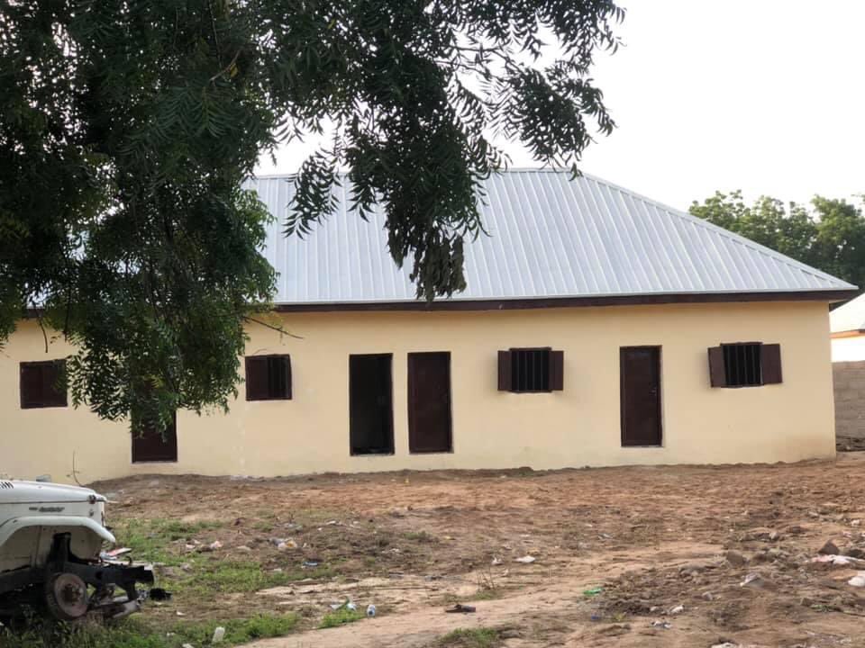 OvieNews's tweet photo. Zulum resettles 2,500 IDP families into their 
newly state-constructed homes in Kirawa Borno. The Prof @ProfZulum helped disbursed N120m with each head of household getting N100,000 and their women N20,000, wrapper ,bags of rice and maize grill. Kirawa was deserted for 6 years. https://t.co/c99fn83nAT