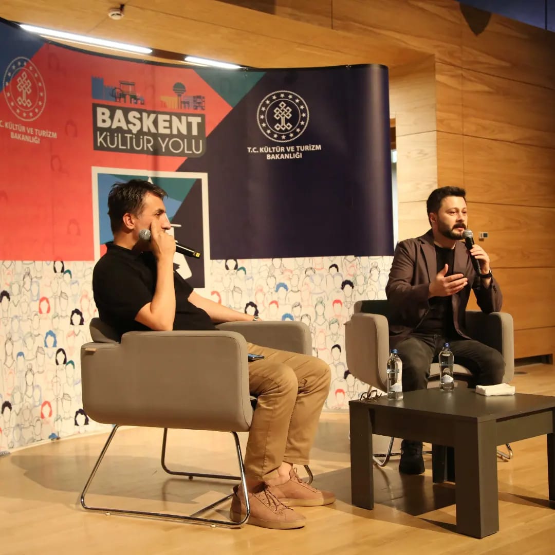 PGM_PR's tweet photo. 🚩 CSO'da gerçekleşen Sinema Söyleşileri bugün, “Blockhainden Sinemaya” başlıklı oturumla devam etti. Bülent İpek’in moderatörlüğünde; oyuncu Umut Tanyolu Blockchain teknolojisinin film endüstrisine entegrasyonu ile kurulacak yeni ilişkileri ve avantajları hakkında bilgi verdi. https://t.co/HfrsBxBnI6