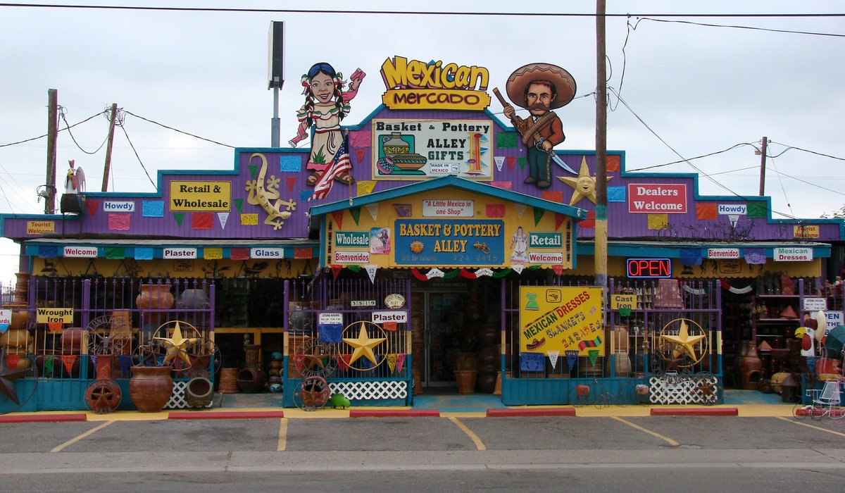 VisitLaredoTx's tweet photo. Festive & fun gifts can be found at Mexican Mercado Basket & Pottery Alley.
It's "Little Mexico in One Shop"!
๐๏ธ
Discover more about this shop and other Mexican Import Shops here: https://t.co/SMeeuuk3U3
๐๏ธ
#HolaLaredo #TravelTexas #ShopLaredo
๐ท: Basket & Pottery Alley/FB https://t.co/6a1luSod35