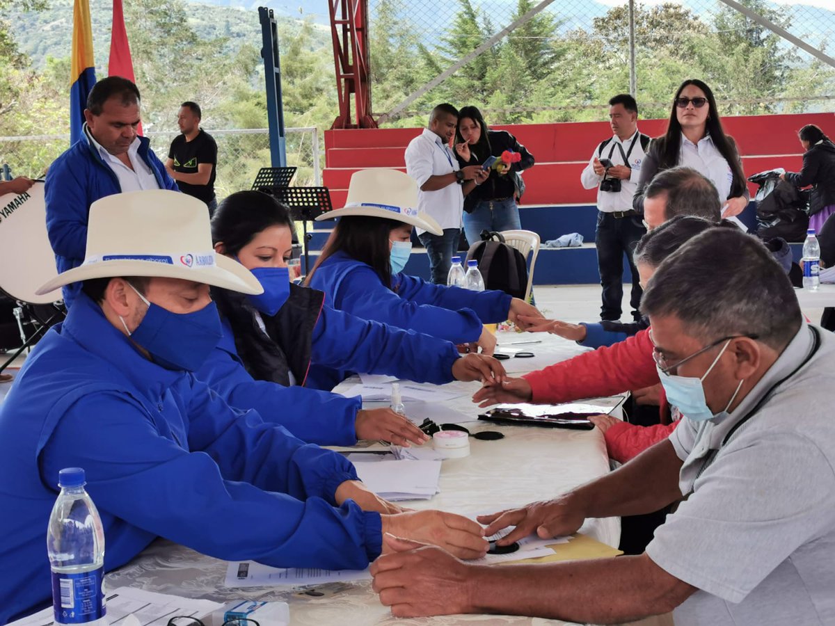 UnidadVictimas's tweet photo. Junto con la apertura del nuevo punto de atención en #Arboleda (#Nariño), se realizó la entrega de 89 cartas de indemnización con una inversión superior a los $584 millones, además de una jornada de atención a víctimas.#UnidosPorLasVíctimas🫂 https://t.co/HTRofcks12