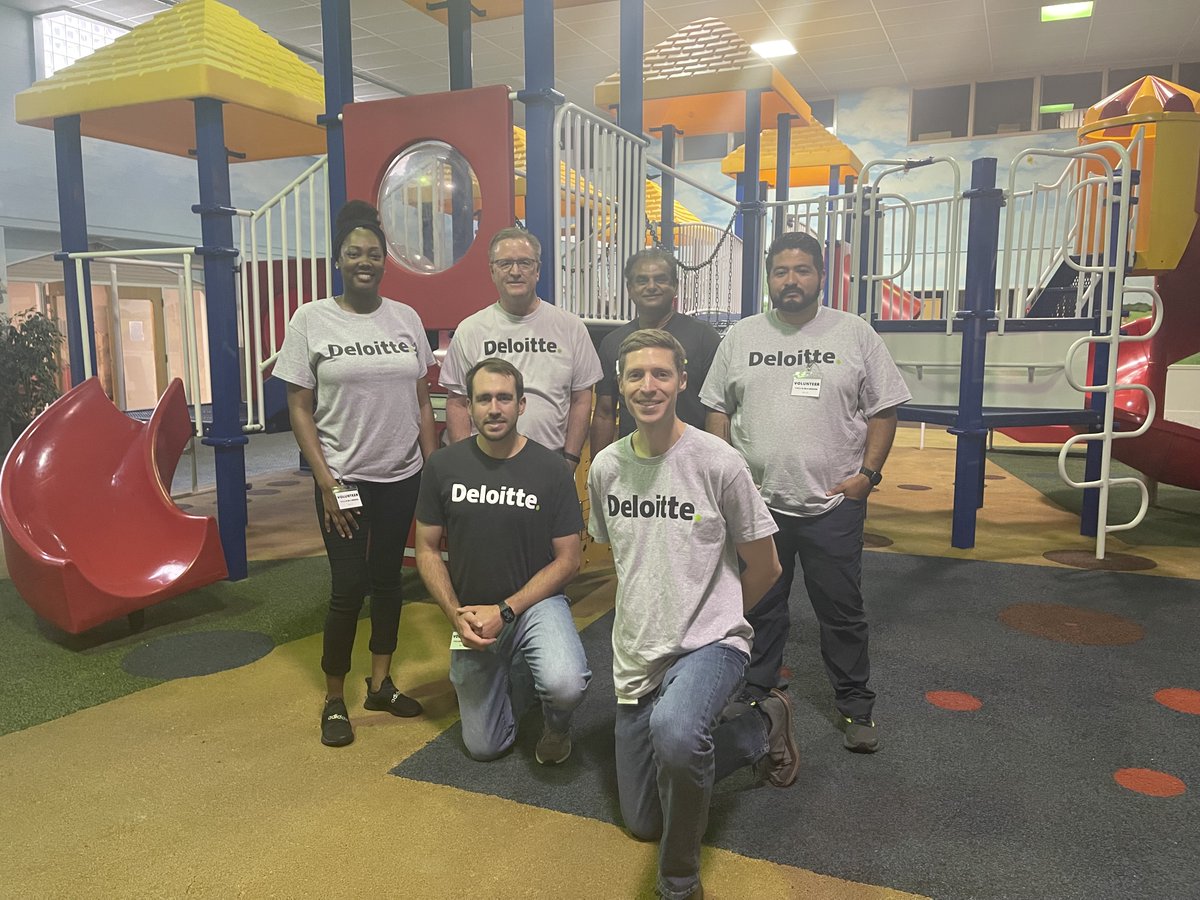 ywcadayton's tweet photo. Thanks @keybank & @Deloitte for choosing #YW as your service day location. 15 volunteers gave 112+ hours to help sort community donations in our Hope's Closet. Thank you!! 🧡
#NeighborsMakeTheDifference #KeyBankNMDD #ImpactDay #ImpactThatMatters #ServiceSaturday https://t.co/bHM5jMkrDs