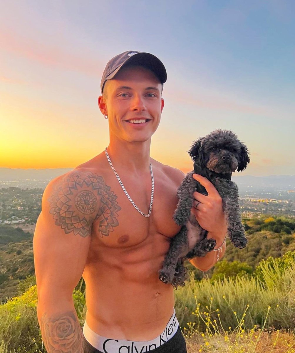 thegaysplus's tweet photo. Follow us on Instagram 🌈 https://t.co/fozktXf9Wa https://t.co/dsi5kzeTlz