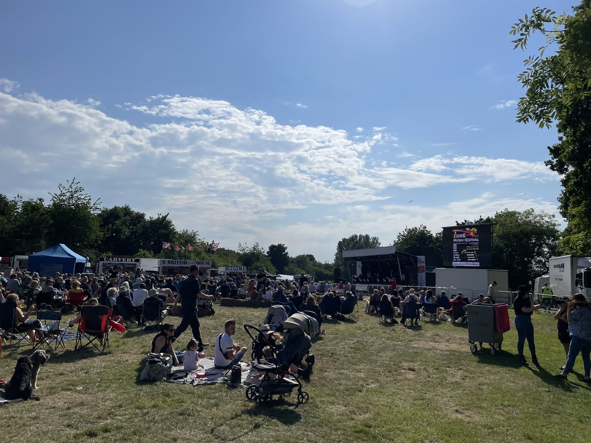 rowjoelane's tweet photo. Jubilee weekend still going on at #SunCorner @billericayessex @RIE1240 @rotaryclub Essex @BillericayTable https://t.co/D0gQlORc3w