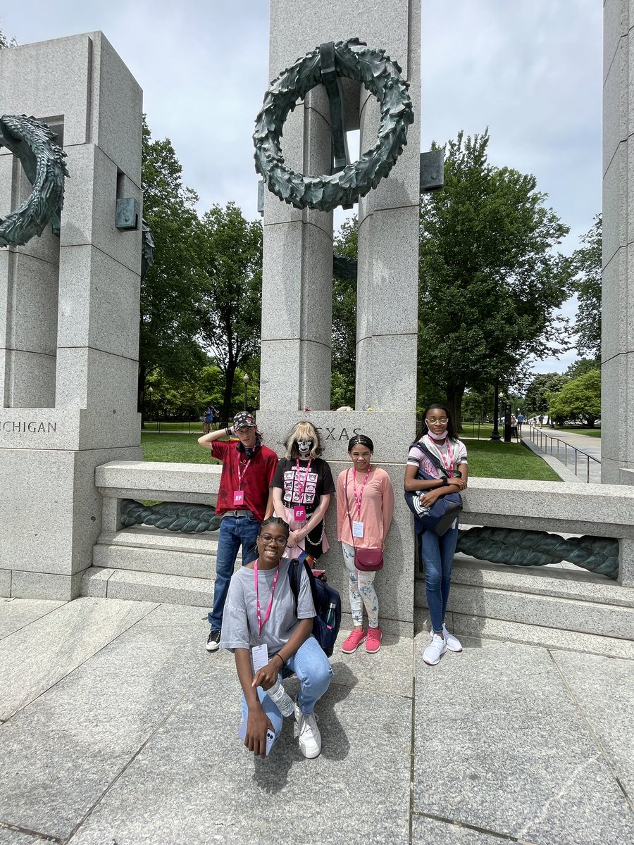 BrookeByTheBook's tweet photo. Lots of important places on Day 2! #WashingtonDC #efexploreamerica https://t.co/PPZqoKUD2p