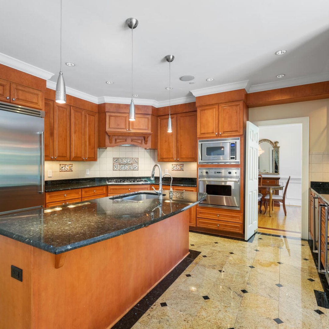 TeamNurit's tweet photo. Where would you find yourself in this beautiful home? Take it all in person THIS SUNDAY from 2 - 4 PM.

6113 Greentree Road • Bethesda • 5 Beds, 4.5 Baths • ❗️ AMAZING NEW PRICE❗️Offered at $1,825,000 • Listed by @theagency_dc &amp; @teamnurit
https://t.co/KuVxS5zR7u https://t.co/UzbfVy6k0a