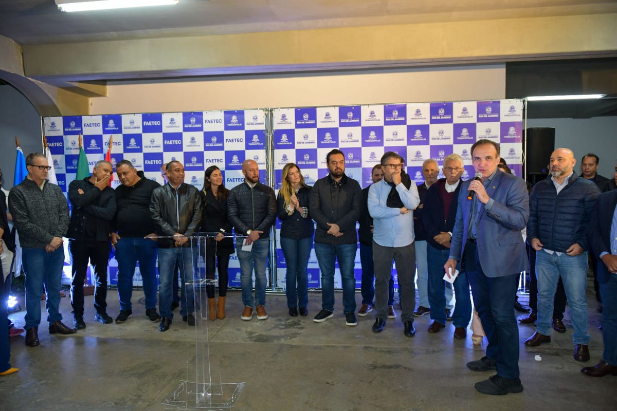 A Faetec é fundamental para a formação profissional dos nossos jovens pois oferece educação profissional gratuita em vários níveis de ensino. O governador <a href="/claudiocastroRJ/">Cláudio Castro</a>  esteve presente ao lado do prefeito  Vinicius Claussen e dos deps. estad. <a href="/marciopachecoRJ/">Márcio Pacheco</a>  e André Correia