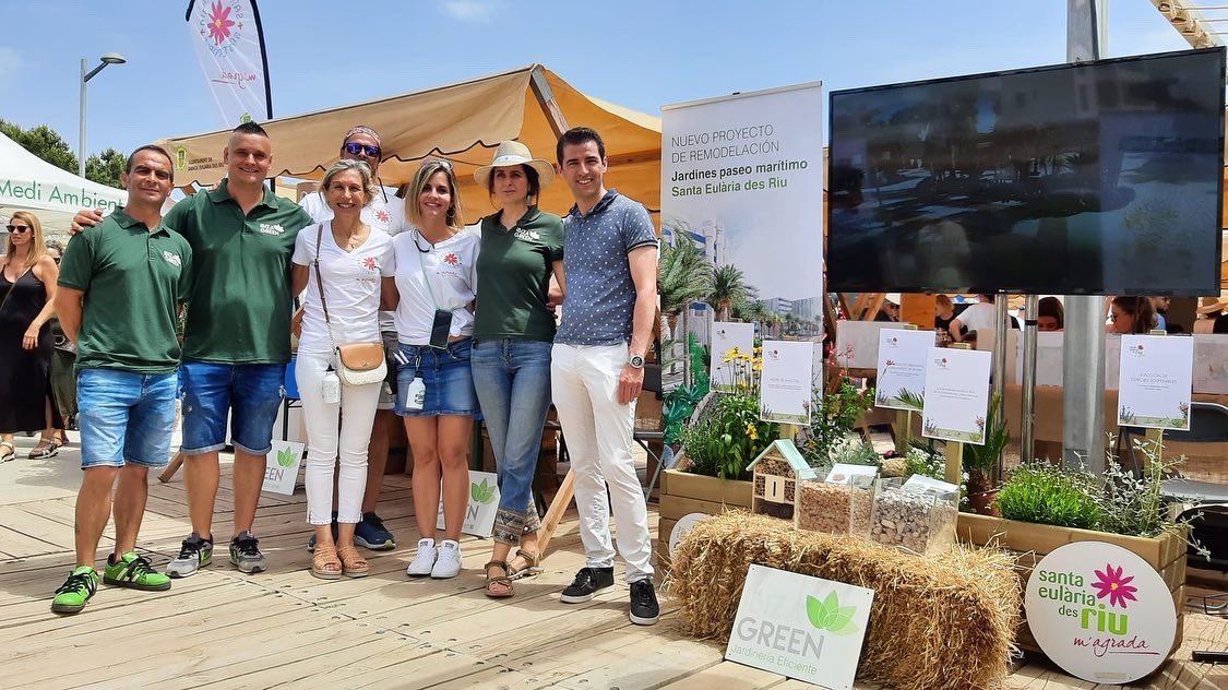 Carmen__Ferrer's tweet photo. Segunda edición de ECOUC. ¡Enhorabuena al departamento de Medio Ambiente! 👏🏻👏🏻👏🏻

🌸 #SantaEulàriaMagrada
🌍 #DíaMundialDelMedioAmbiente https://t.co/28N3Rveh1O
