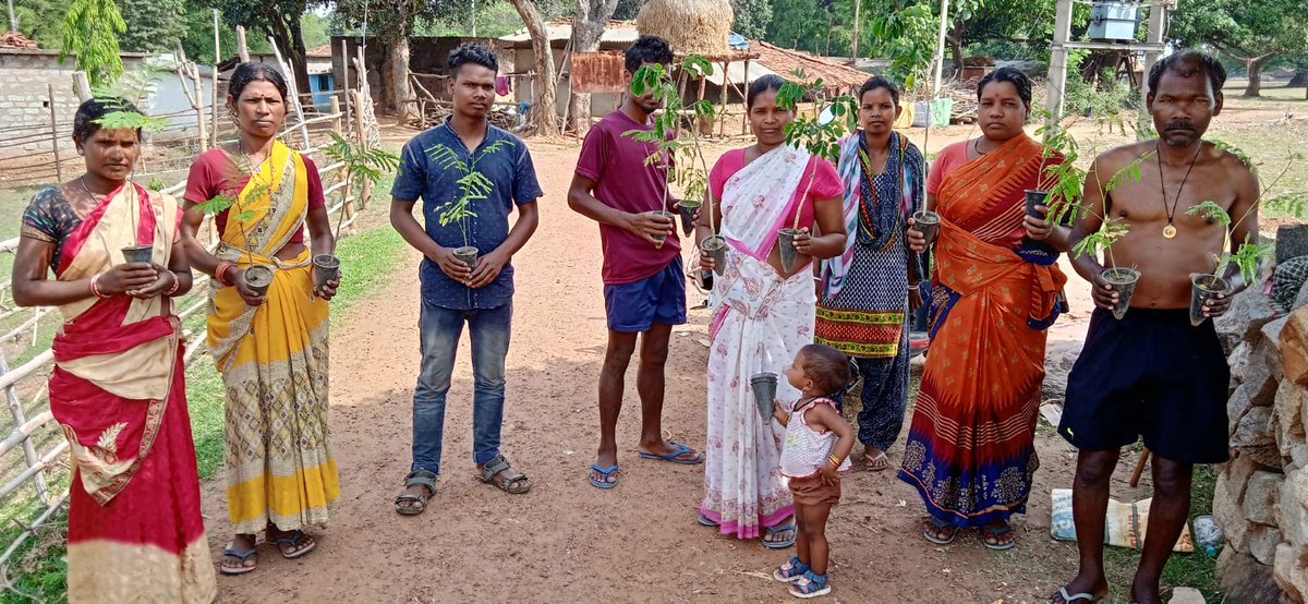 imNKumaar's tweet photo. #PlantationDrive was conducted by community contribution and planted 70 forestry sampling under #SuPoshan projet at karra, Khunti on the occasion of #WorldEnvironmentDay 
#Onlyoneearth @IGSSS @UNEP @BasabBhattacha2 @prdjharkhand @arvindparatap https://t.co/nO5Oga2E2z
