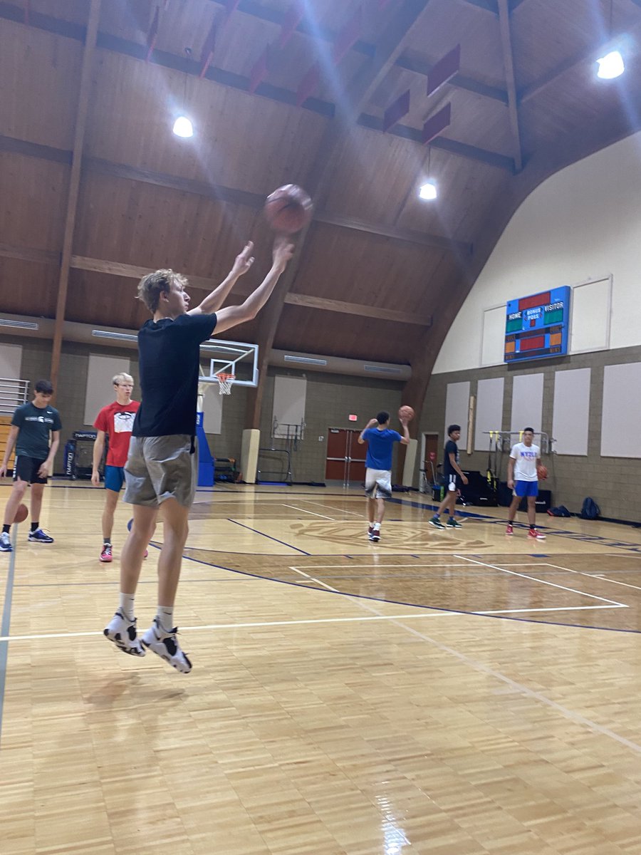 ⁦<a href="/donovanmcdona11/">donovan mcdonald</a>⁩ getting some work in with ⁦<a href="/Fullcourtvision/">Reg Butler</a>⁩ today! Thanks Reg for a great camp as usual.