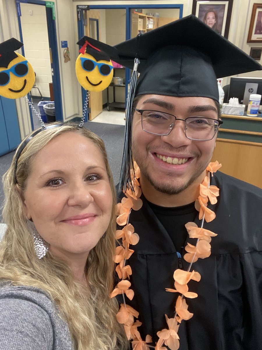 jenna_brown's tweet image. My first group of 5th graders graduating high school! 🥰😭 So proud of them and can’t wait to hear about what their future holds. One is applying for a job at HEB and the other is off to the Reddix and wants to be a hair dresser. #lifeinALE #langleylobo @NISDSpecialEd