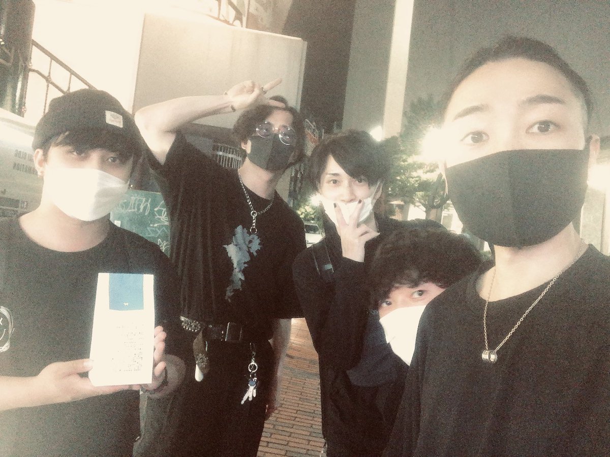 oneeyeclosedjp's tweet image. 約1年ぶりの渋谷サイクロンありがとうございました！

今回1曲ゲストボーカル参加してくれたNimbusのTamaくんと一緒に📸

#1ix #OneEyeClosed