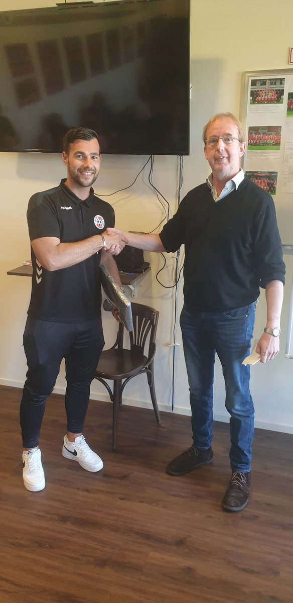 Na afloop van de wedstrijd werd <a href="/RRosink1/">Rodney Rosink</a> door de supporters gekozen tot speler van het seizoen 2021/2022! 👏🥇