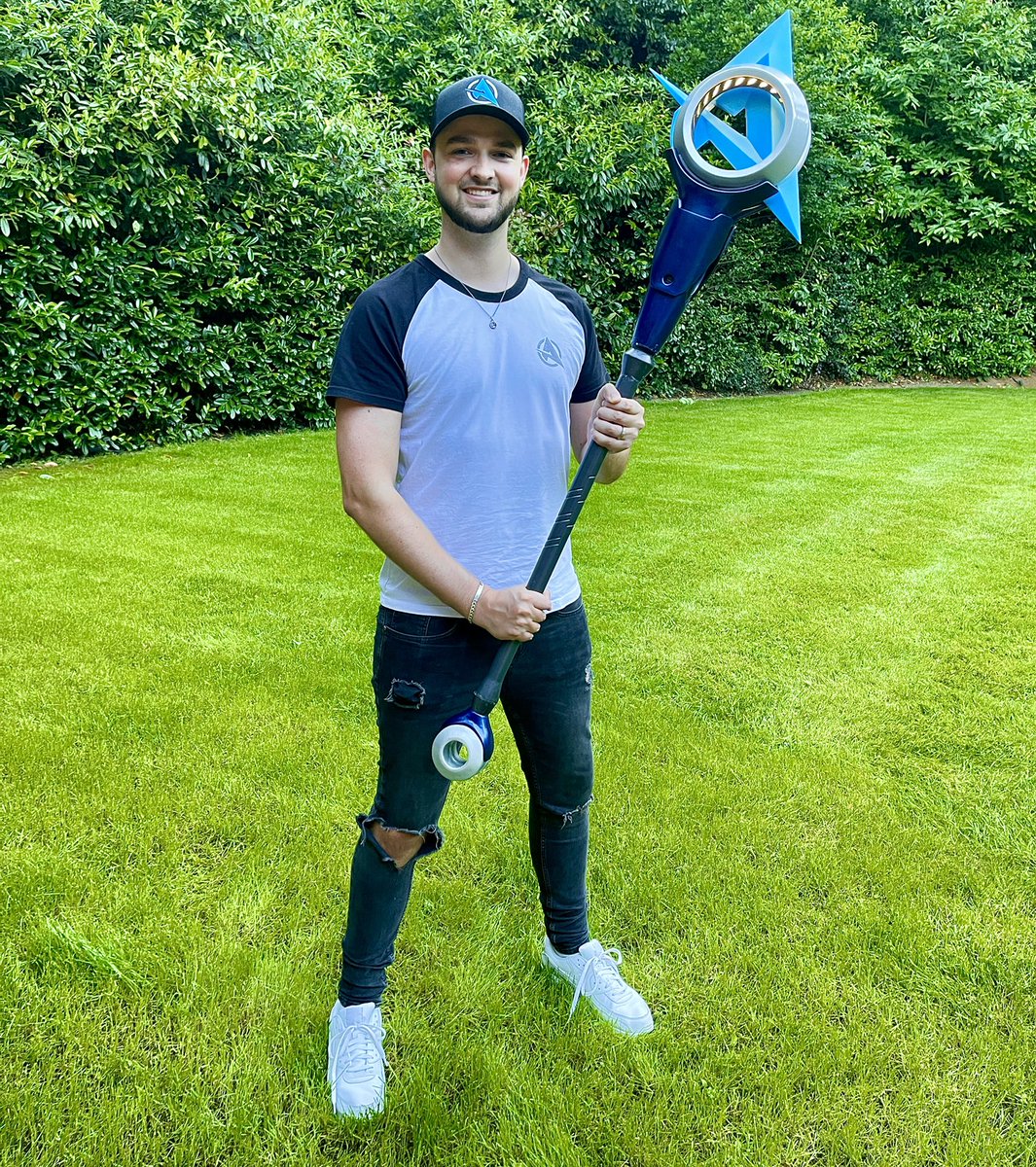 OMGitsAliA's tweet photo. Who’s ready for the Fortnite live event? https://t.co/J1LISpfghW