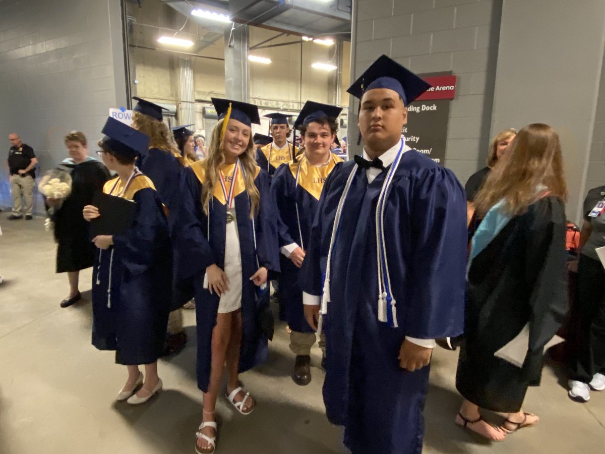 LexingtonOne's tweet image. The Wildcats are ready to take the stage! Time to shine. #LexGoCats #Lex1co2022 🐾 🎉🎓@LHSWildcatsLex1