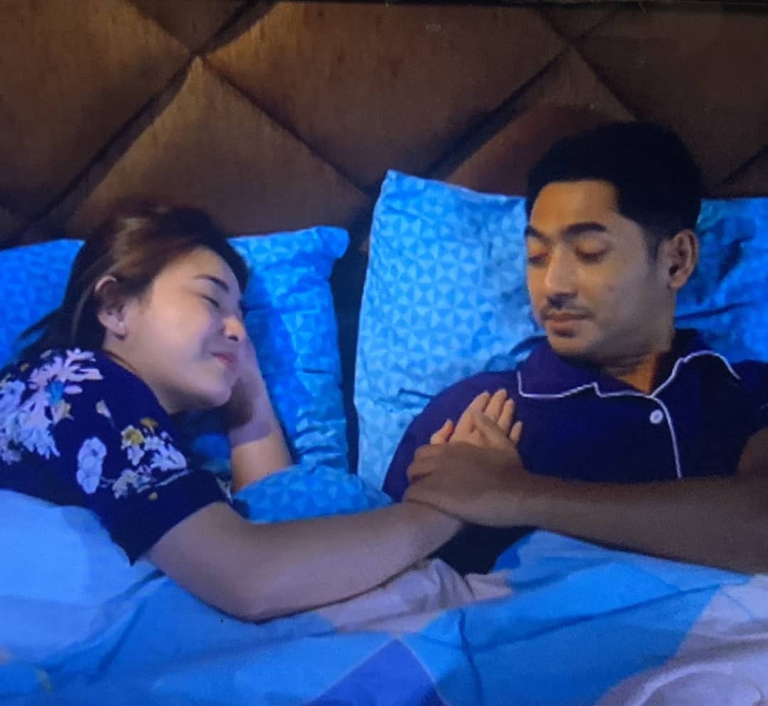 detektifaladin's tweet photo. Hanya Aldebaran yg kalo lg tidur megangin tangan biniknya terus 😁😁😁 
Gudnait epribadih 😴😴😴
#merindualdebaran
#IkatanCinta https://t.co/HfMkkeW9Bn