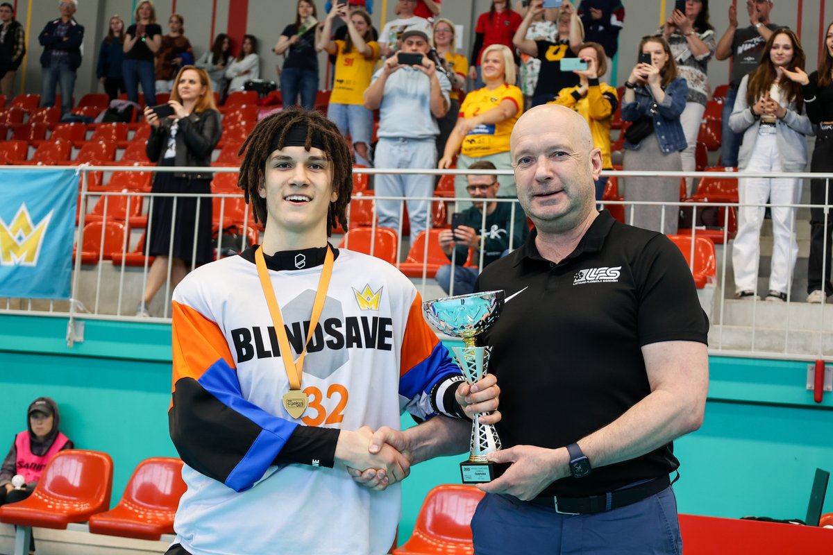 LFS_floorball's tweet image. 🏆🥇 Latvijas čempionu titulu ZU15 grupā izcīna @FSMasters florbolisti, kuri finālā pieveica @KekavasBulldogs (6:2) #florbols #floorball