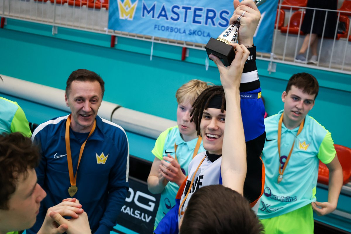 LFS_floorball's tweet image. 🏆🥇 Latvijas čempionu titulu ZU15 grupā izcīna @FSMasters florbolisti, kuri finālā pieveica @KekavasBulldogs (6:2) #florbols #floorball