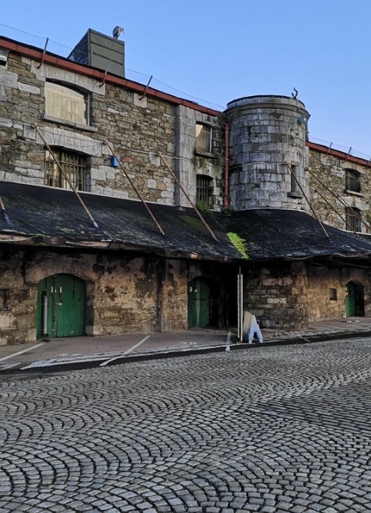 I am always on the lookout for hidden heritage. Today I found a cracker -rows of old cobblestone under the road at #StPatricksQuay #CorkCity It is such a shame we cant embrace our #BuiltHeritage 
#HeritageMatters