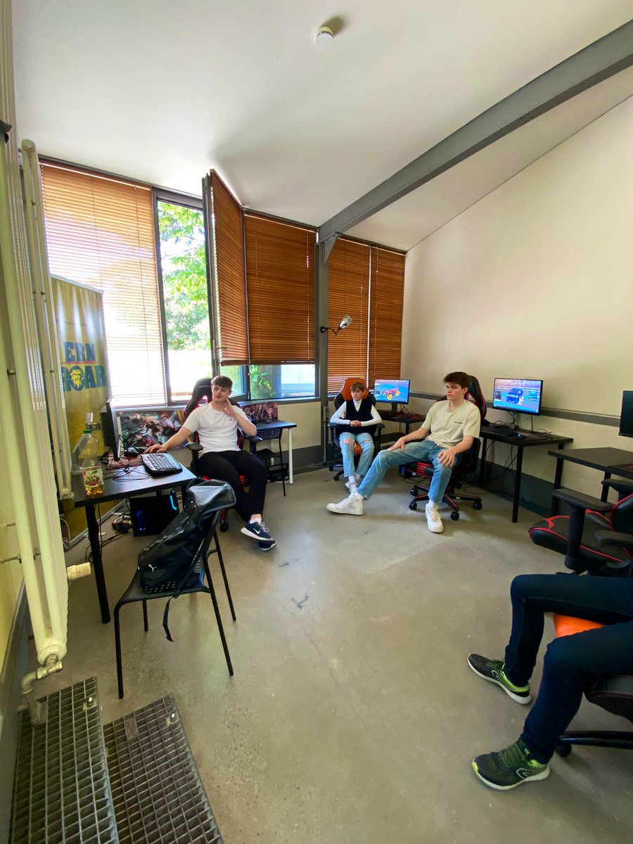 esportrn_'s tweet photo. Heute fanden die zweiten #OpenDoors für @SAPSports Mitarbeiter und Kinder statt. Über 150 Leute waren von 10-18 Uhr im #ELZ. Für die Eltern gab es Vorträge über #esport und die Kids durften unter Anleitung zocken.
#ern #tsvo #lokal #mannheim https://t.co/Hu9WVgcyHH